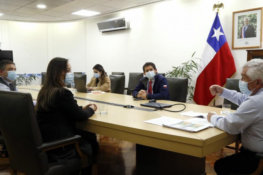 Delegada Presidencial Jennifer Rojas se reúne con Ministro de Salud en Santiago