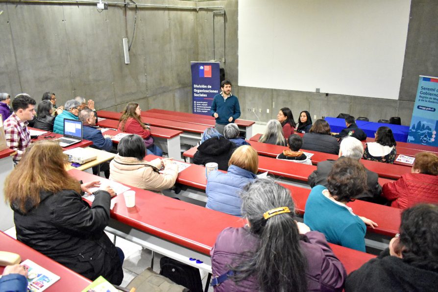 Gobierno en Terreno dedicó jornada a dirigencias sociales en liceo de la Población 18 de Septiembre