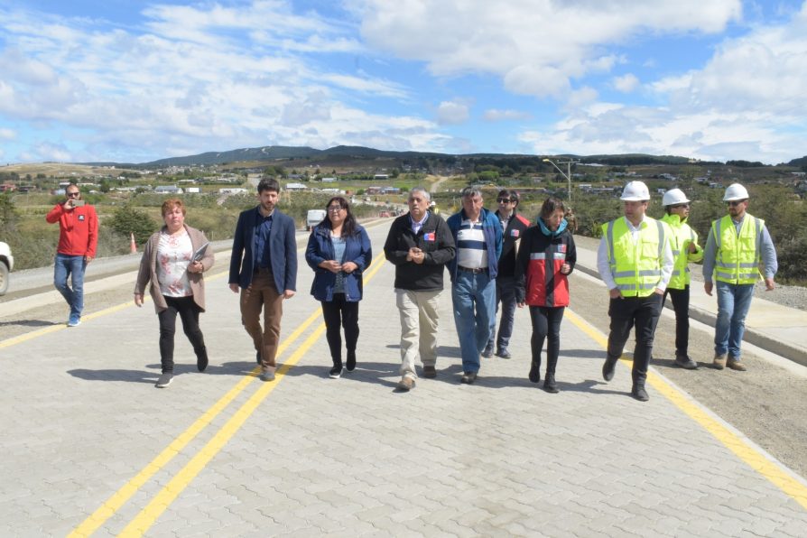 Autoridades y vecinos abren nuevo camino al Andino pavimentado con adocreto