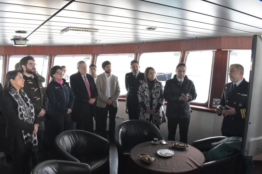 Visita del Ministro de Relaciones Exteriores Alberto van Klaveren a Magallanes: Reafirmación del Compromiso con Bahía Fildes y la Antártica