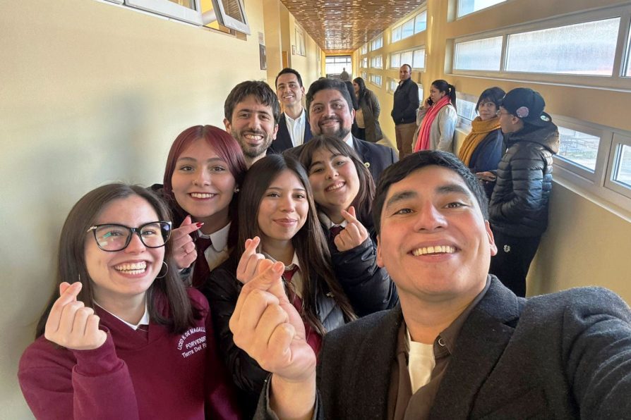 Gobierno inauguró obras de mejoramiento en el Liceo Hernando de Magallanes