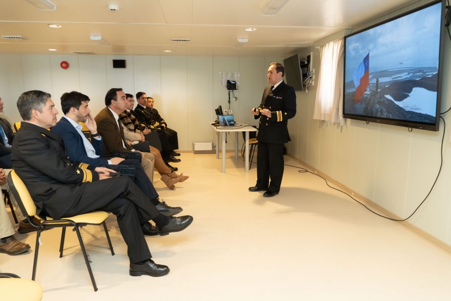 Armada de Chile inicia Comisión Antártica Institucional 2025-2026 en Punta Arenas