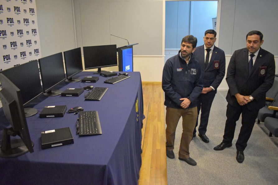 Delegación Presidencial Regional entrega computadores a la PDI para reforzar el control en el Complejo Fronterizo Integración Austral