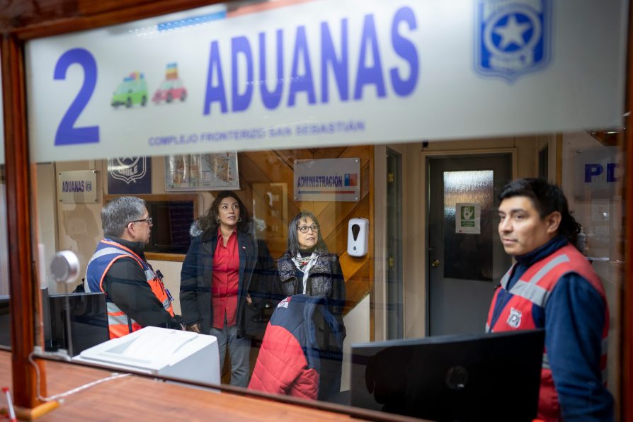 Delegada Presidencial Regional inspecciona paso fronterizo San Sebastián y refuerza agenda de seguridad y conectividad en Tierra del Fuego