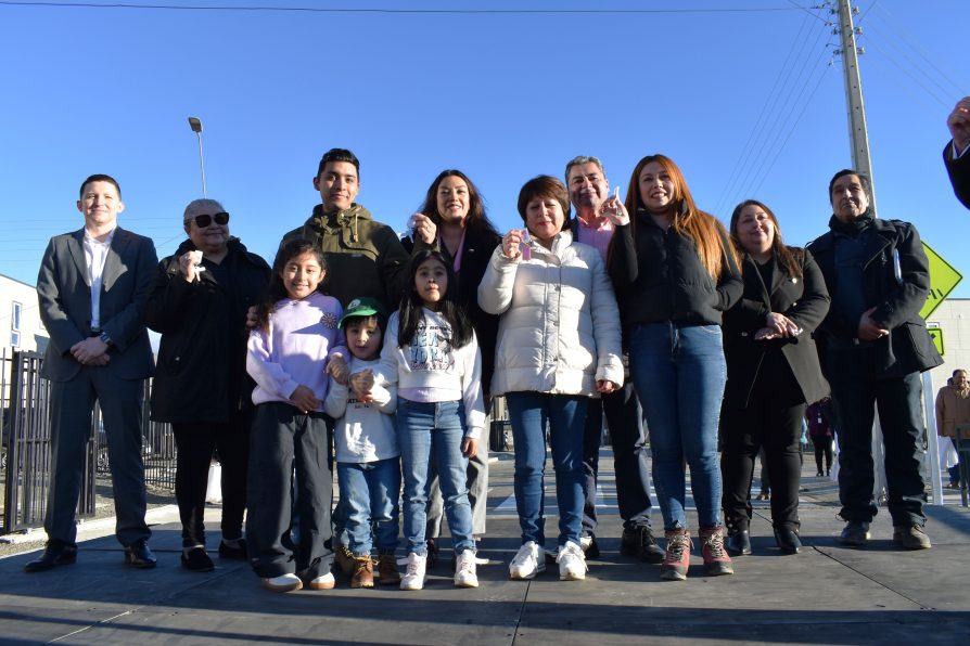 122 familias de Punta Arenas recibieron las llaves de sus viviendas en los proyectos DS19 Valle Los Sauces