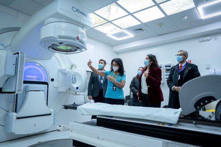 Delegada Presidencial Regional junto a autoridades de Salud visitan HCM para conocer avance de Alerta Sanitaria Oncológica en Magallanes