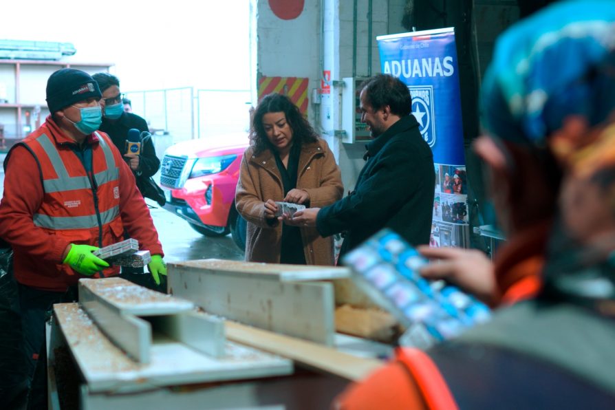 Aduana de Punta Arenas destruye más de 2,9 millones de cigarrillos, alimentos y bebidas alcohólicas