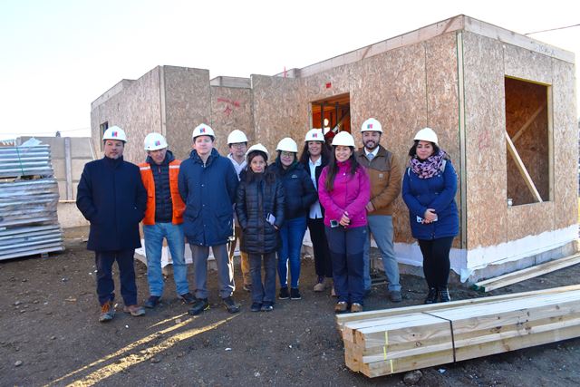Autoridades regionales y representantes de la Agrupación Esperanza recorrieron el proyecto habitacional, que ya alcanza un 9% de avance y permitirá entregar una casa propia a 60 familias de la capital regional.
